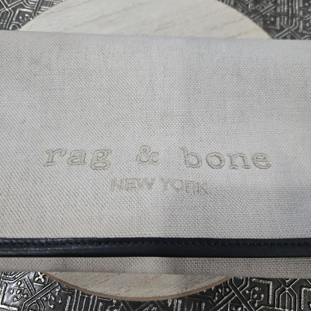 🐢 rag & bone pilot clutch.  Like New
